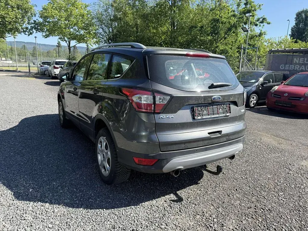 Używany Ford Kuga Trend 182 KM (133 kW) 2017 Szary SUV