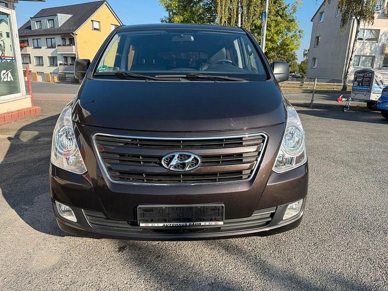 Gebraucht Hyundai H-1 170 PS (125 kW) 2017 Braun Van / Kleinbus