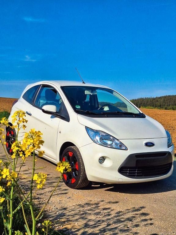 Weiß Gebraucht 2013 Ford Ka Ambiente Kleinwagen | 3.100 € (Guter Preis) - Bild 1/4
