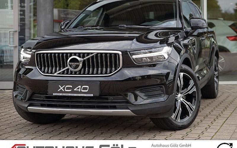 Onyx black / metallic (metallic) Gebraucht 2019 Volvo XC40 Inscription SUV | 26.475 € (Fairer Preis) - Bild 1/4