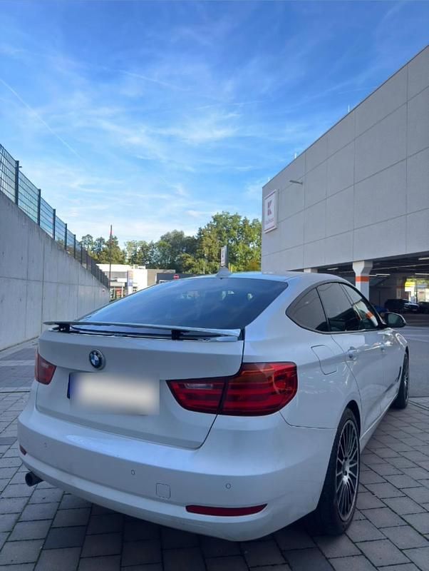 Gebraucht BMW 320 190 PS (139 kW) 2015 Weiß Limousine