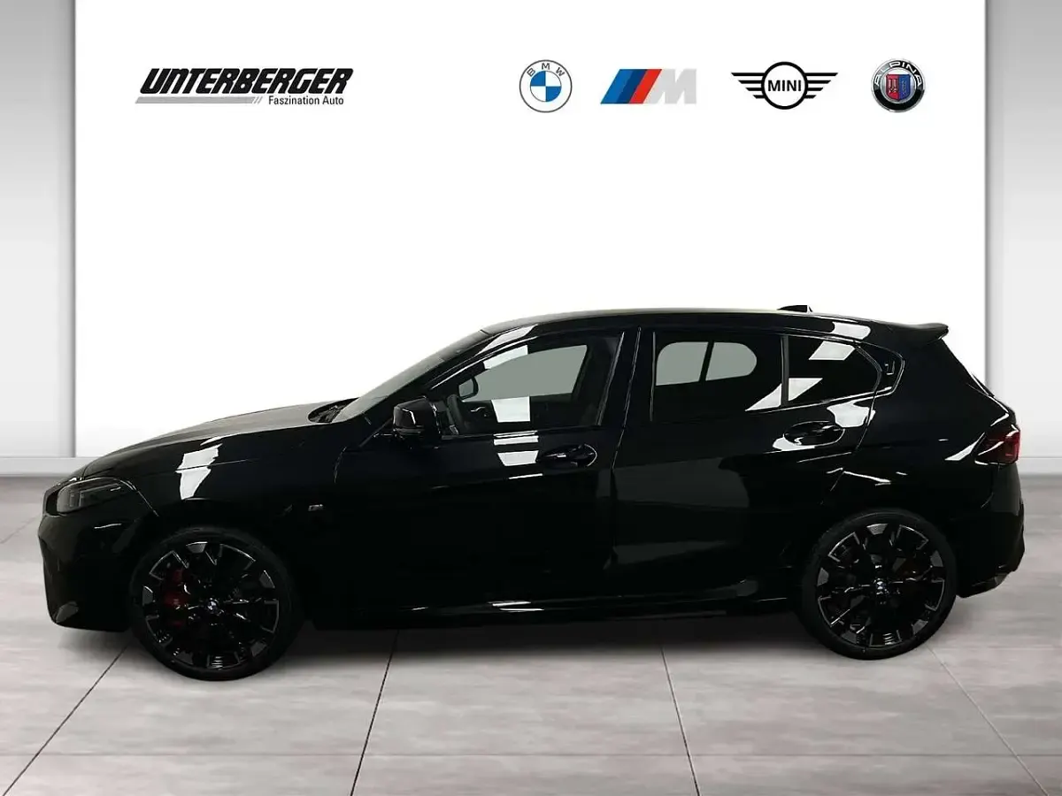 Neu BMW M135 Performance 300 PS (220 kW) 2026 Black sapphire Kleinwagen