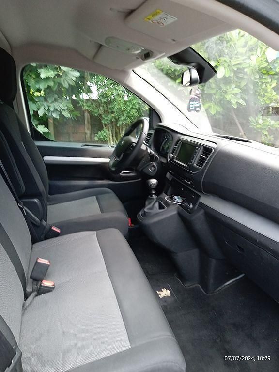 Grau Gebraucht 2017 Peugeot Traveller Active Van / Kleinbus | 18.000 € (Superpreis) - Bild 1/4