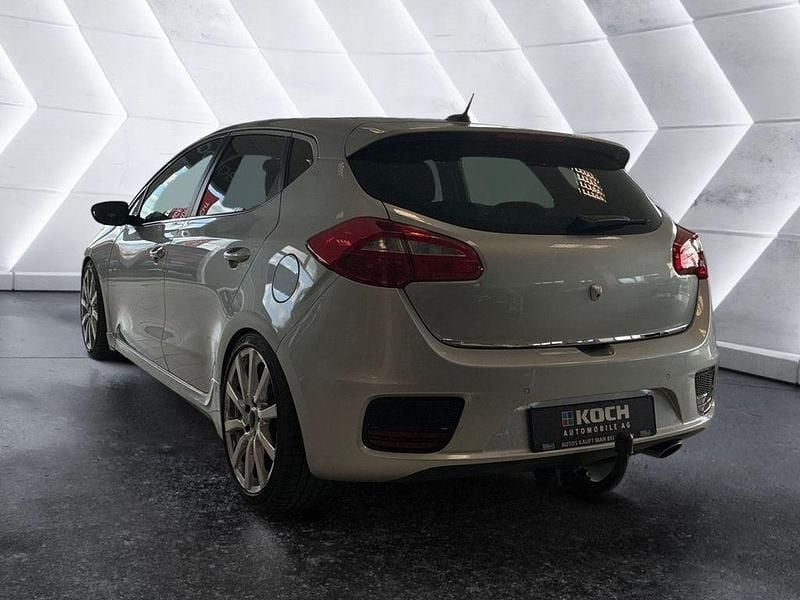 Gebraucht Kia Ceed Spirit 135 PS (99 kW) 2016 Silber Kleinwagen