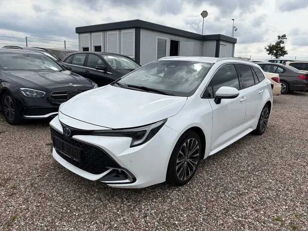 Gebraucht Toyota Corolla Team 98 PS (72 kW) 2025 Weiß Limousine
