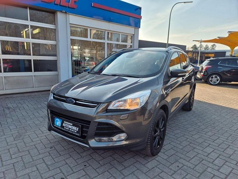 Gebraucht Ford Kuga Titanium 150 PS (110 kW) 2016 Grau SUV