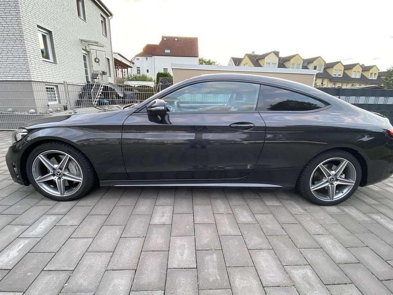 Gebraucht 2020 Mercedes C300 AMG line Coupé | 30.490 € (Fairer Preis) - Bild 1/4