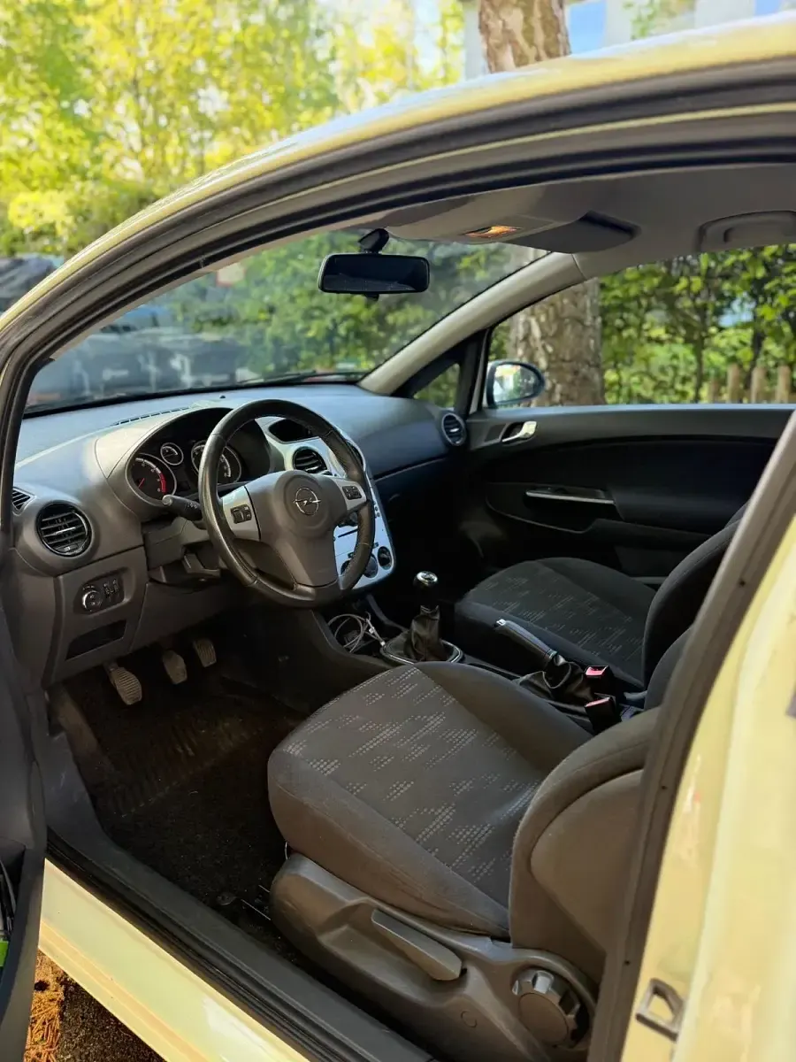 Gebraucht Opel Corsa S 85 PS (62 kW) 2011 Weiß Kleinwagen