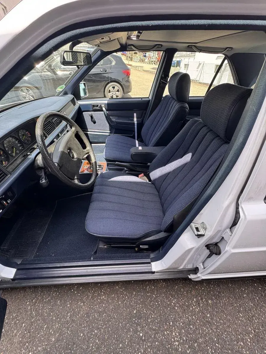 Gebraucht Mercedes 190 118 PS (86 kW) 1987 Weiß Limousine