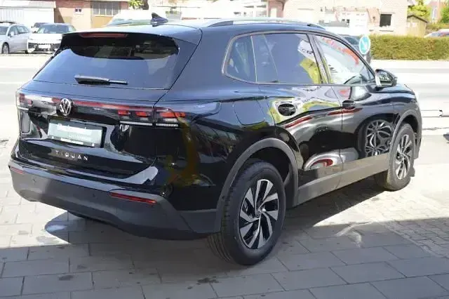 Neu VW Tiguan Life 150 PS (110 kW) 2026 Schwarz SUV