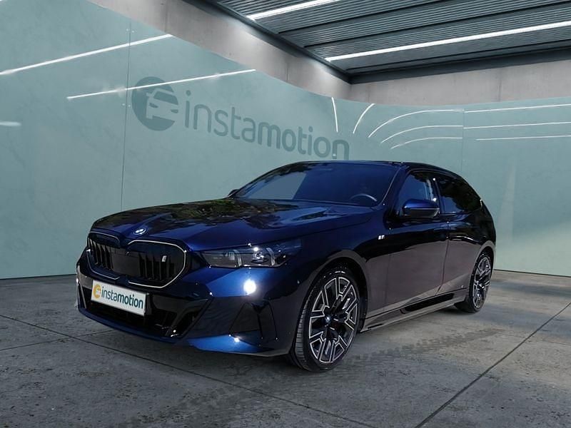 Blau Gebraucht 2024 BMW i5 M Sport Limousine | 74.699 € - Bild 1/4
