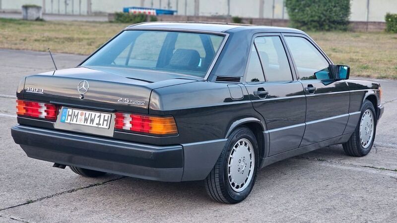 Schwarz Gebraucht 1990 Mercedes 190 Limousine | 16.780 € - Bild 1/4