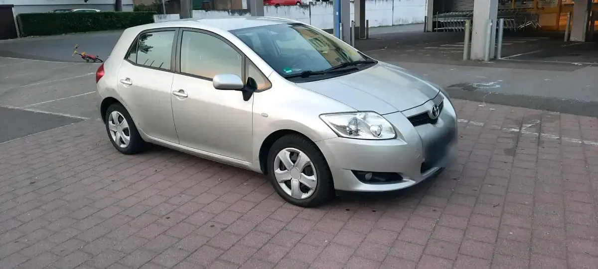 Gebraucht Toyota Auris 101 PS (74 kW) 2009 Grau Kleinwagen