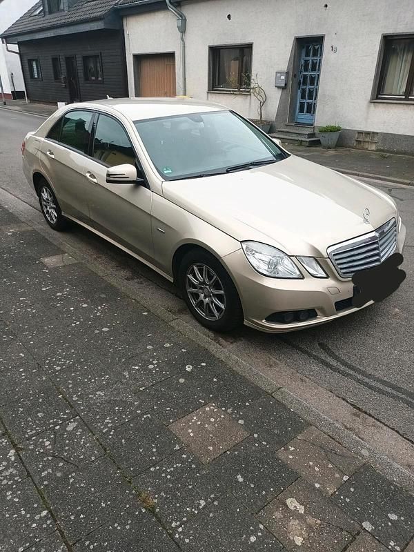 Gebraucht Mercedes E250 204 PS (150 kW) 2009 Gold Limousine