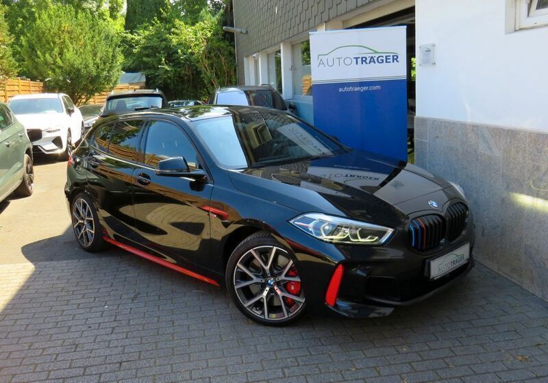 Schwarz Gebraucht 2022 BMW 128 M Sport Limousine | 31.990 € (Fairer Preis) - Bild 1/4