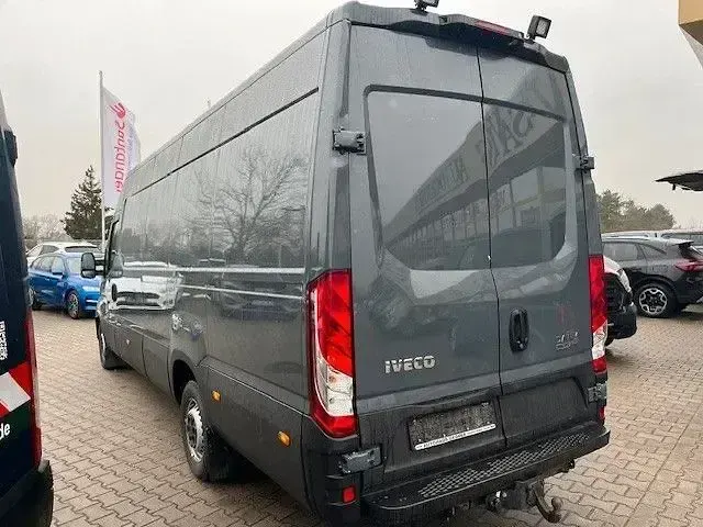 Second-hand Iveco Daily 180 CP (132 kW) 2022 Gri
