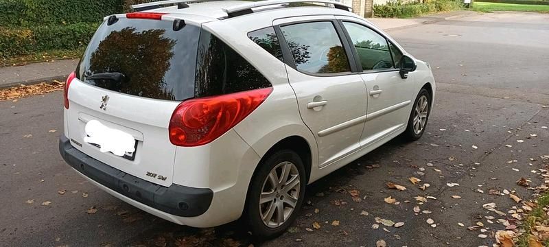Weiß Gebraucht 2008 Peugeot 207 Kombi | 1.100 € (Superpreis) - Bild 1/4