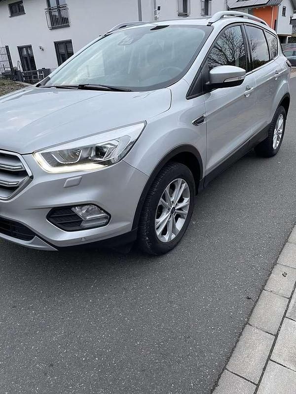 Silber Gebraucht 2018 Ford Kuga Titanium SUV | 14.700 € (Guter Preis) - Bild 1/4