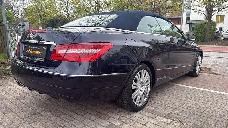 Usata Mercedes E200 184 CV (135 kW) 2010 Blu Cabrio