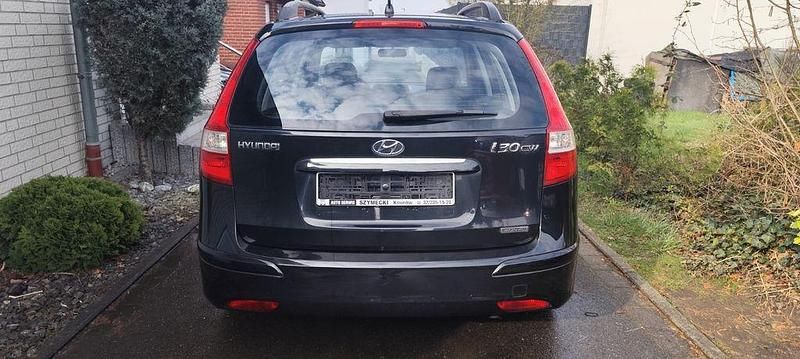 Gebraucht Hyundai i30 116 PS (85 kW) 2011 Schwarz Kombi