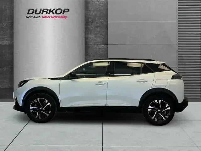 Gebraucht Peugeot e-2008 Allure 100 kW (136 PS) 2022 Weiß perlglänzend (metallic) SUV
