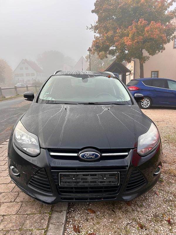 Gebraucht Ford Focus 140 PS (102 kW) 2014 Schwarz Kombi
