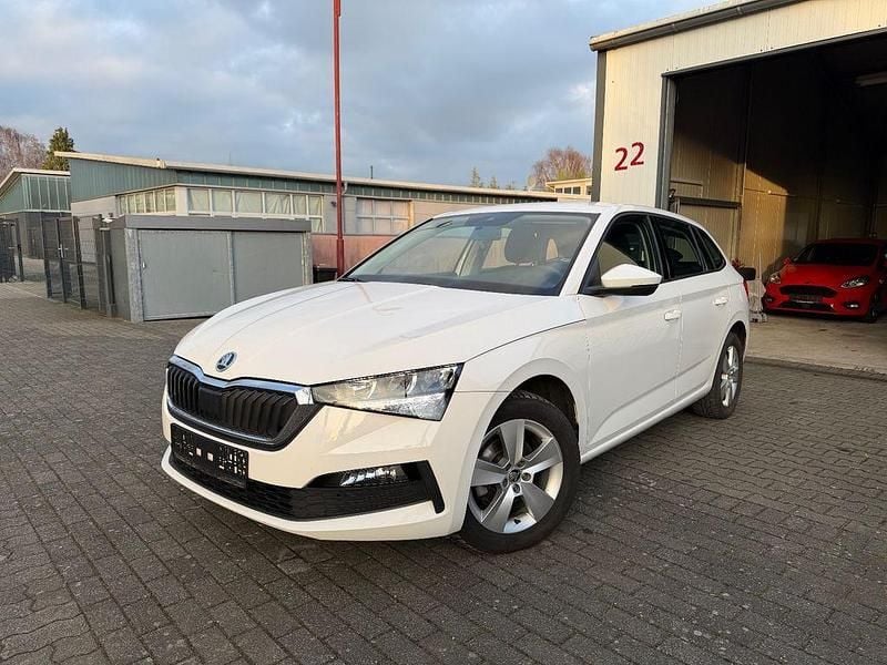 Gebraucht Skoda Scala Cool Plus 116 PS (85 kW) 2020 Weiß Kleinwagen