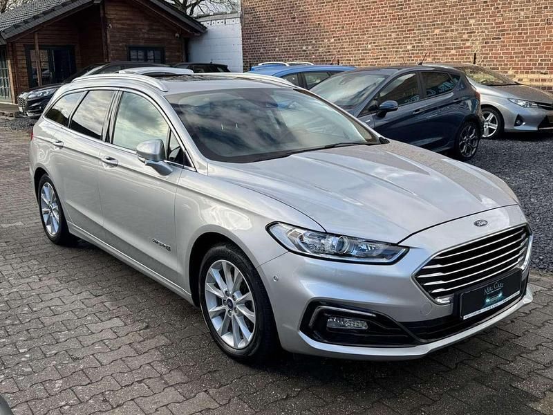 Gebraucht Ford Mondeo Titanium 140 PS (102 kW) 2020 Silber Kombi