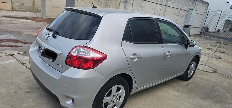 Weiß Gebraucht 2012 Toyota Auris Limousine | 5.000 € (Guter Preis) - Bild 1/4