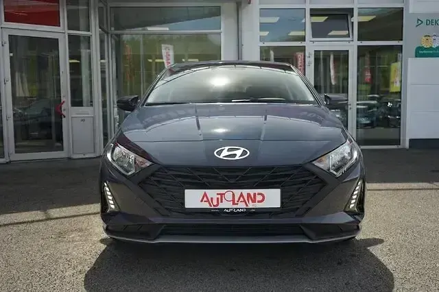 Neu Hyundai i20 79 PS (58 kW) 2025 Auroragreymet. Kleinwagen