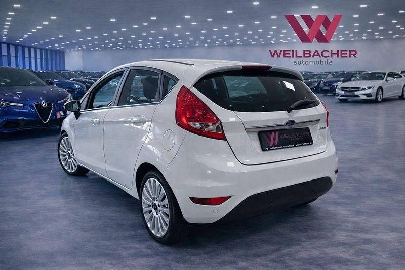 Gebraucht Ford Fiesta Titanium 97 PS (71 kW) 2010 Weiß Kleinwagen