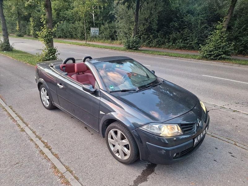 Grau Gebraucht 2006 Renault Mégane Cabriolet Dynamique Cabrio | 2.999 € (Fairer Preis) - Bild 1/4