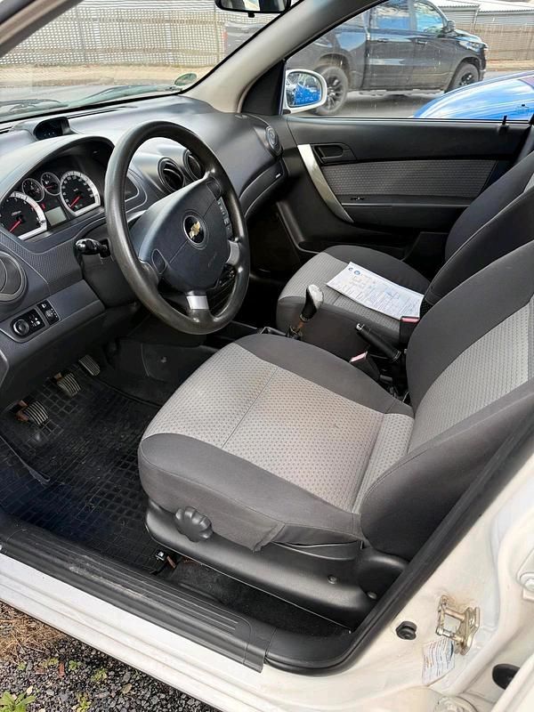 Gebraucht Chevrolet Aveo 84 PS (61 kW) 2009 Weiß Kleinwagen