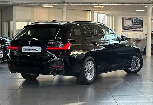 Używany BMW 320 Shadowline 184 KM (135 kW) 2023 Czarny Kombi