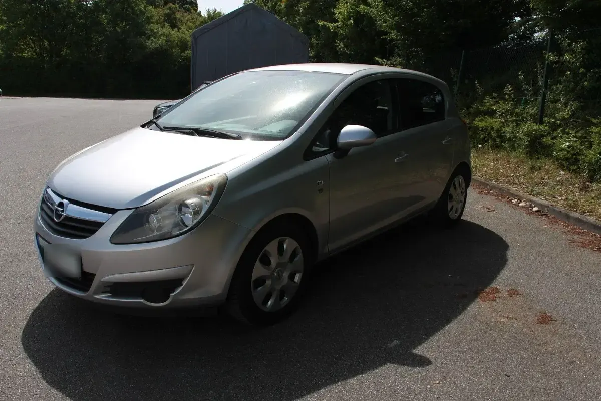 Używany Opel Corsa 87 KM (63 kW) 2010 Srebrny Hatchback