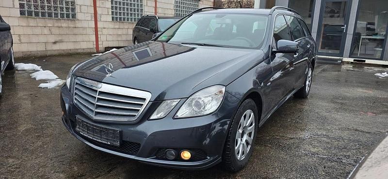 Grau Gebraucht 2010 Mercedes E200 Kombi | 8.990 € (Guter Preis) - Bild 1/4