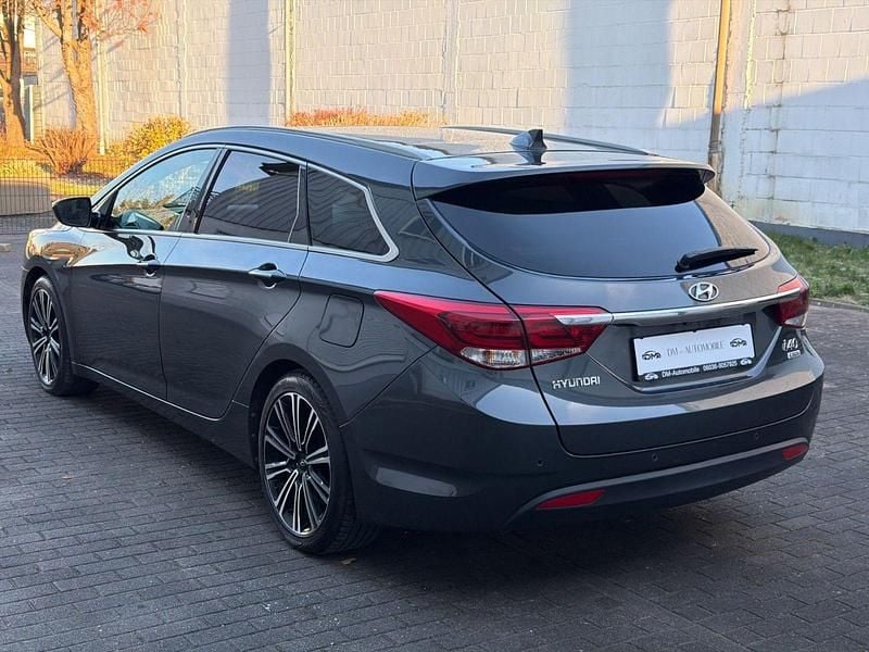 Gebraucht Hyundai i40 Premium 141 PS (103 kW) 2017 Grau Kleinwagen