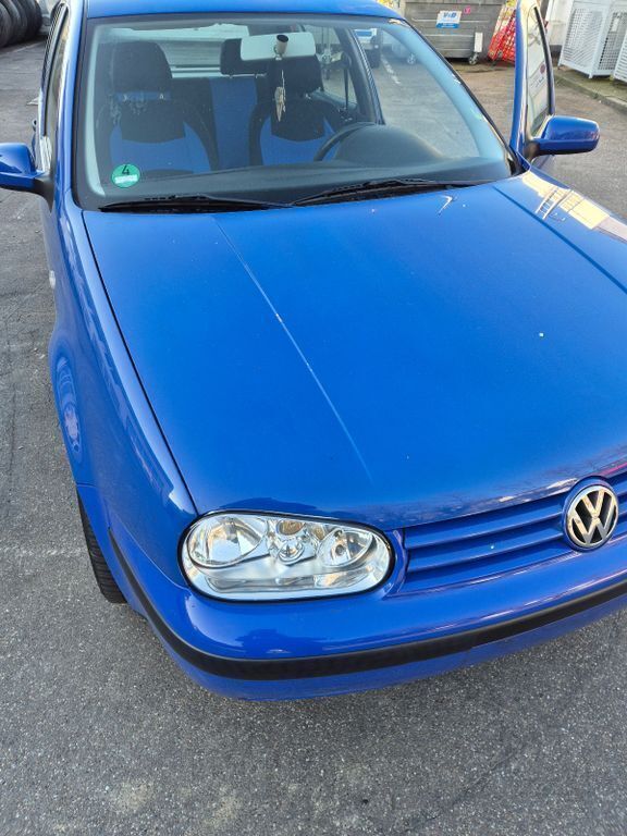 Blau Gebraucht 2000 VW Golf IV Basis Limousine | 2.200 € (Fairer Preis) - Bild 1/4