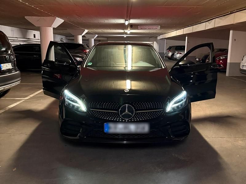 Schwarz Gebraucht 2020 Mercedes C300 Limousine | 26.700 € (Guter Preis) - Bild 1/4