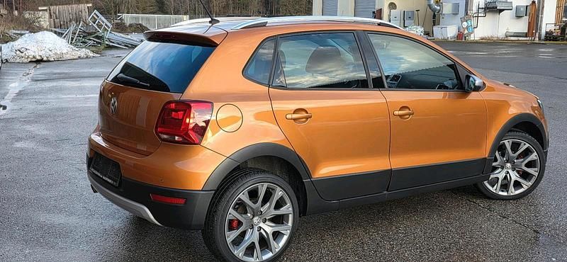 Gebraucht VW Polo Cross 90 PS (66 kW) 2015 Orange Kleinwagen
