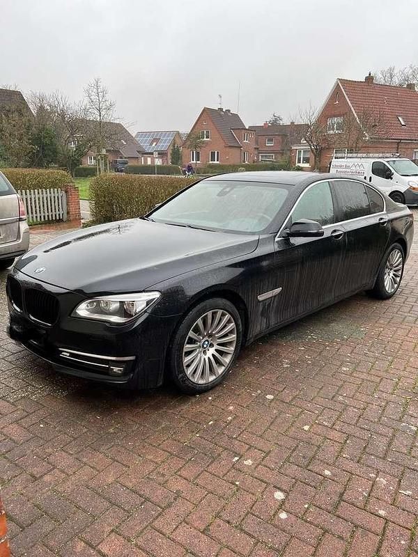 Schwarz Gebraucht 2013 BMW 730 Limousine | 20.400 € (Etwas zu teuer) - Bild 1/4