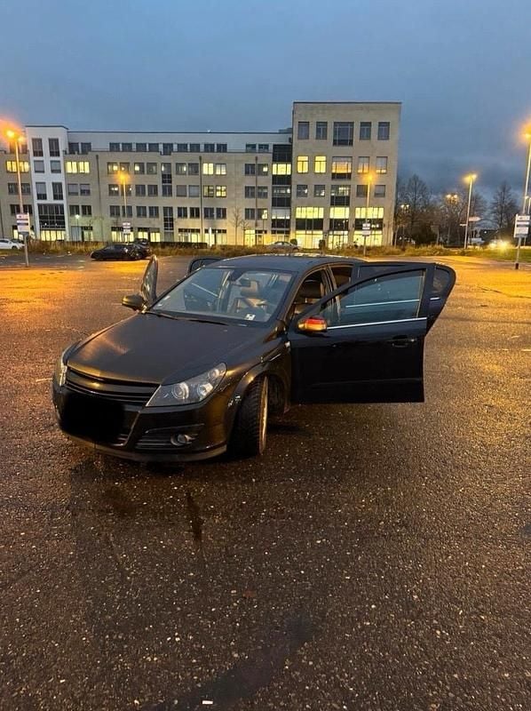 Schwarz Gebraucht 2005 Opel Astra Kleinwagen | 2.000 € (Guter Preis) - Bild 1/4