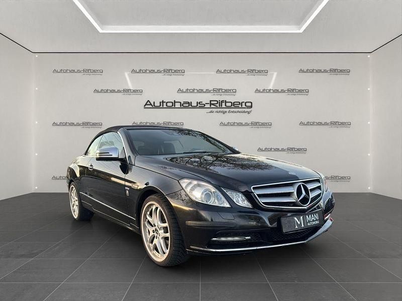 Gebraucht Mercedes E250 Avantgarde 204 PS (150 kW) 2011 Schwarz Cabrio