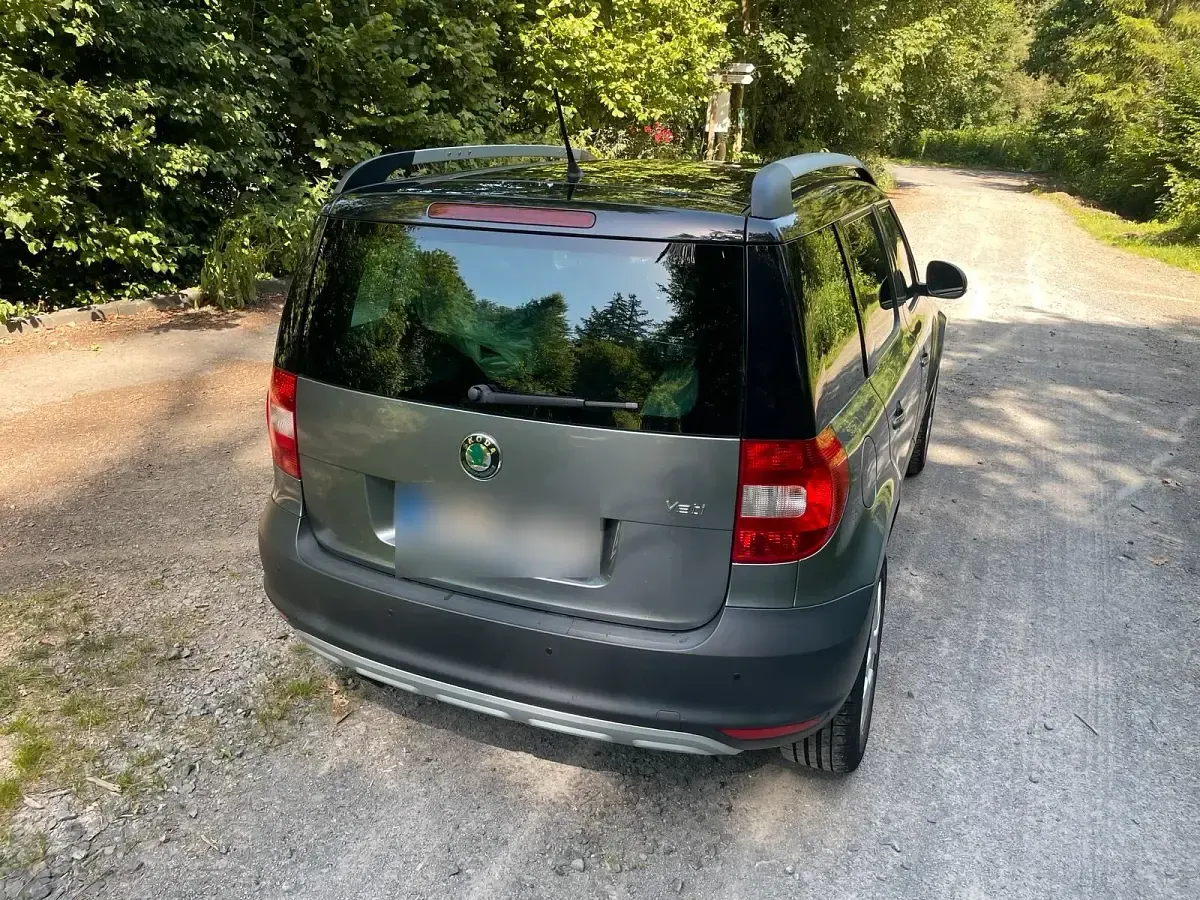 Gebraucht Skoda Yeti 105 PS (77 kW) 2012 Grau SUV
