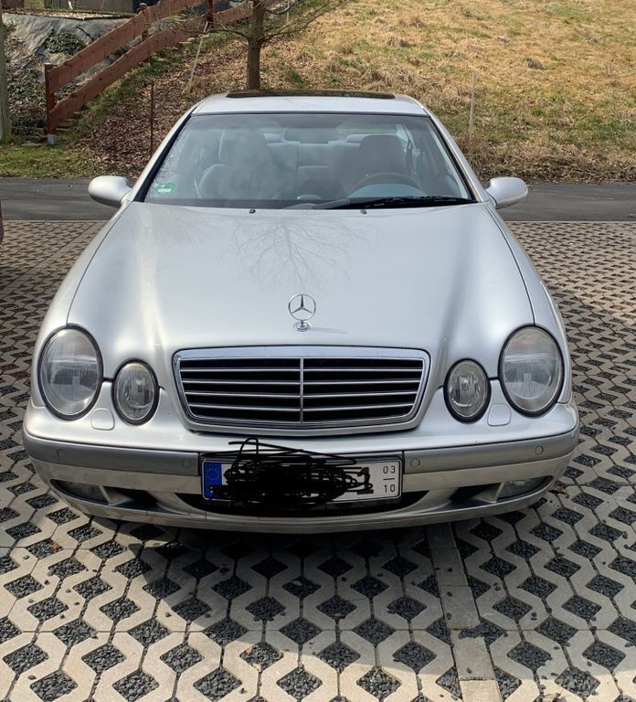 Silber Gebraucht 1999 Mercedes CLK230 Elegance Coupé | 5.500 € (Etwas zu teuer) - Bild 1/4