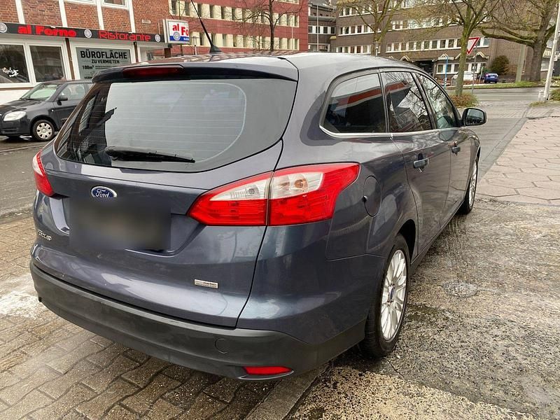 Gebraucht Ford Focus 95 PS (69 kW) 2011 Grau Kombi