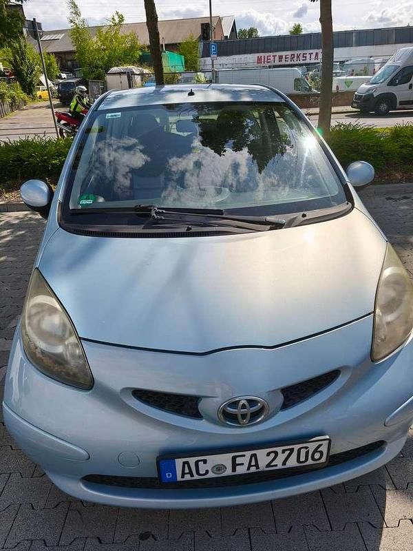Blau Gebraucht 2005 Toyota Aygo Kleinwagen | 1.599 € (Fairer Preis) - Bild 1/4