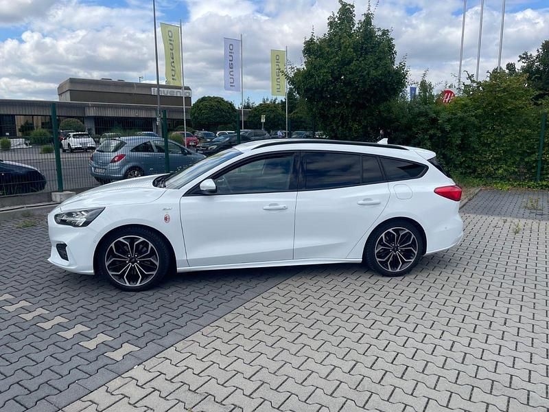 Weiß Gebraucht 2019 Ford Focus ST-Line Kombi | 12.599 € (Fairer Preis) - Bild 1/4