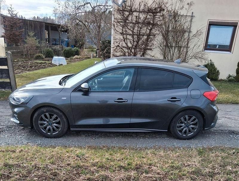 Gebraucht Ford Focus ST-Line 155 PS (114 kW) 2021 Grau Limousine