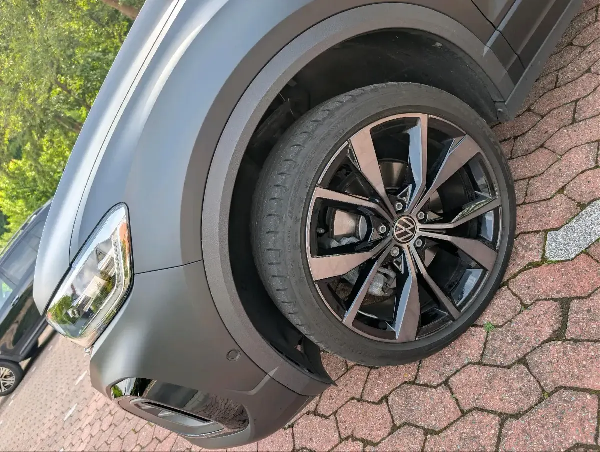 Gebraucht VW T-Roc Cabriolet R-line Edition 150 PS (110 kW) 2024 Schwarz Cabrio